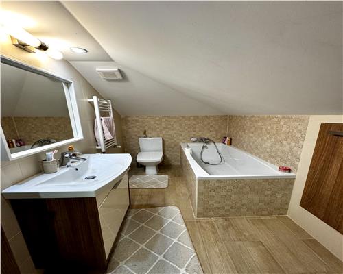 Vanzare casa 5 camere, in Ploiesti, zona Bobalna