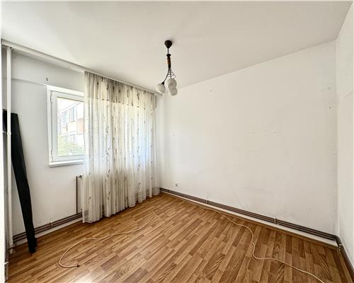 Apartament 4 camere, decomandat, centrala termica, Republicii Ploiesti