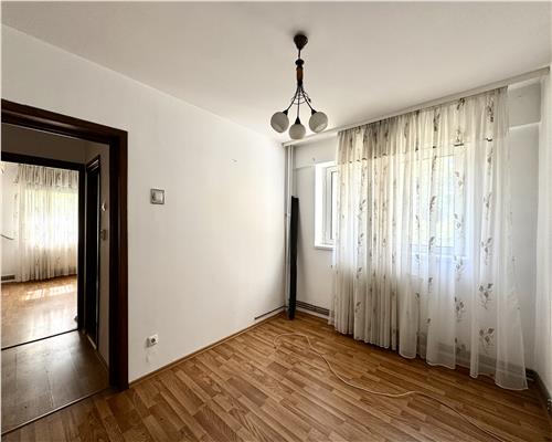 Apartament 4 camere, decomandat, centrala termica, Republicii Ploiesti