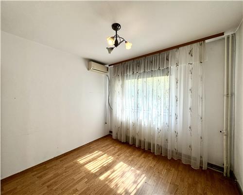 Apartament 4 camere, decomandat, centrala termica, Republicii Ploiesti