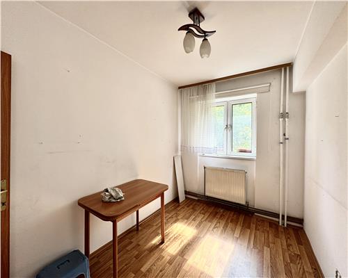 Apartament 4 camere, decomandat, centrala termica, Republicii Ploiesti