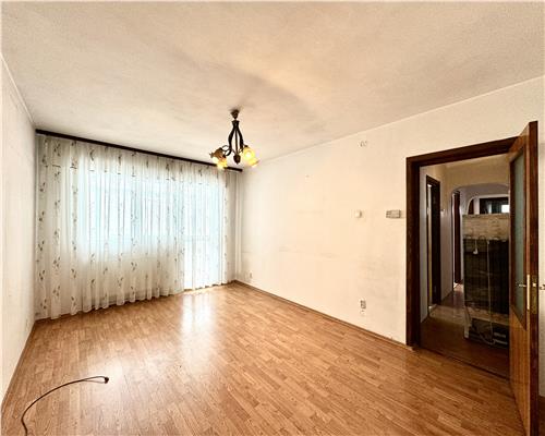Apartament 4 camere, decomandat, centrala termica, Republicii Ploiesti