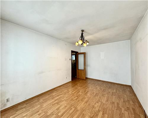 Apartament 4 camere, decomandat, centrala termica, Republicii Ploiesti