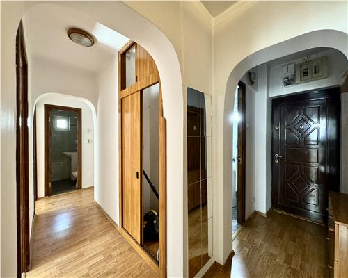Apartament 4 camere, decomandat, centrala termica, Republicii Ploiesti