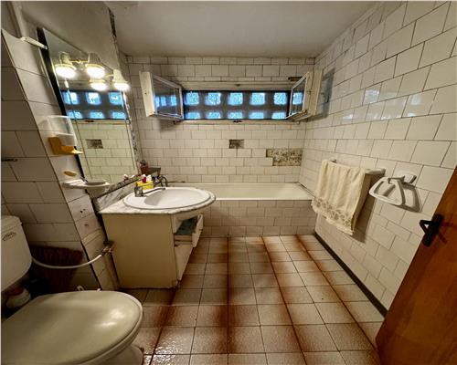 Vanzare apartament 2 camere, bloc de beton, Ploiesti, zona Nord