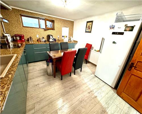 Vanzare casa 5 camere in Ploiesti, zona Cercelus Bd. Castanilor