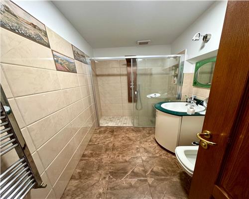 Vanzare casa 5 camere in Ploiesti, zona Cercelus Bd. Castanilor