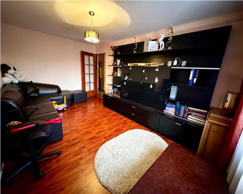 Vanzare apartament 3 camere, in Ploiesti, zona Malu Rosu stradal