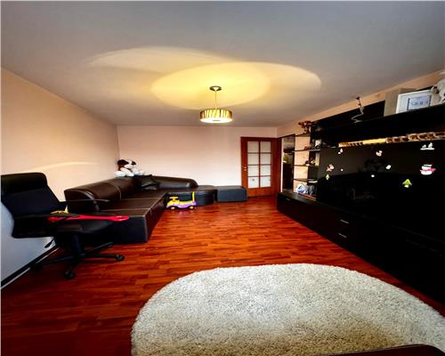 Vanzare apartament 3 camere, in Ploiesti, zona Malu Rosu stradal