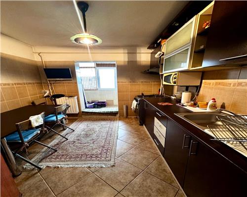 Vanzare apartament 3 camere, in Ploiesti, zona Malu Rosu stradal
