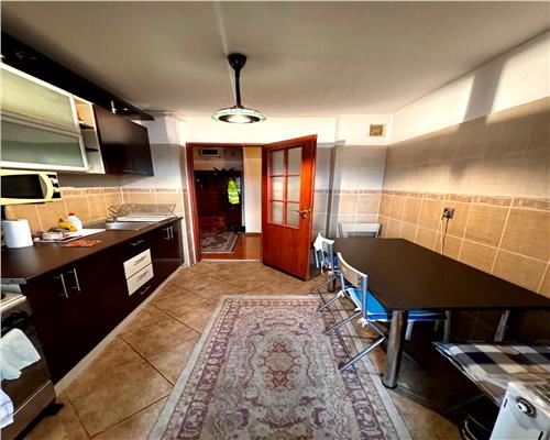 Vanzare apartament 3 camere, in Ploiesti, zona Malu Rosu stradal