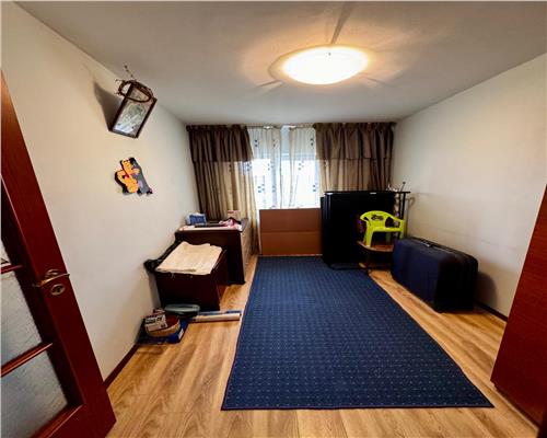 Vanzare apartament 3 camere, in Ploiesti, zona Malu Rosu stradal
