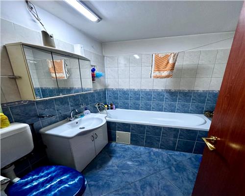 Vanzare apartament 3 camere, in Ploiesti, zona Malu Rosu stradal