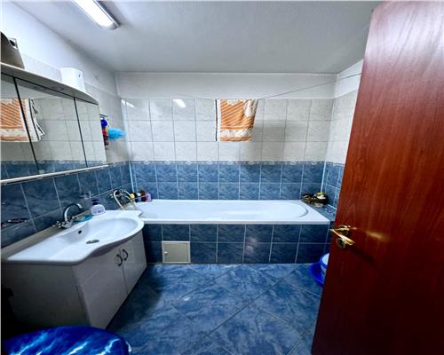 Vanzare apartament 3 camere, in Ploiesti, zona Malu Rosu stradal