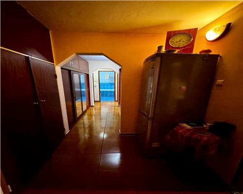 Vanzare apartament 3 camere, in Ploiesti, zona Malu Rosu stradal