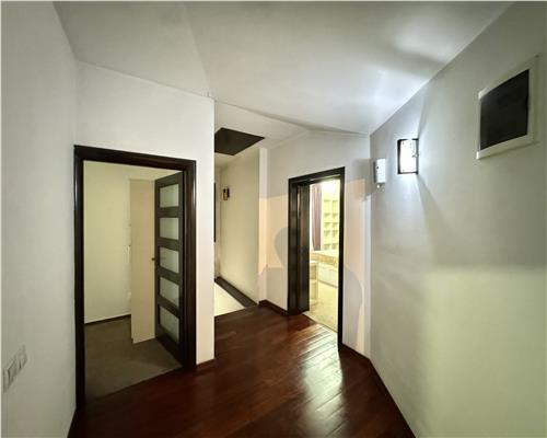 Casa 4 camere, S+P+1E, ultracentral, Ploiesti