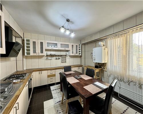 Casa 4 camere, S+P+1E, ultracentral, Ploiesti