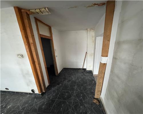 Inchiriere spatiu comercial cu vad auto si pietonal, in Ploiesti, zona Mihai Bravu