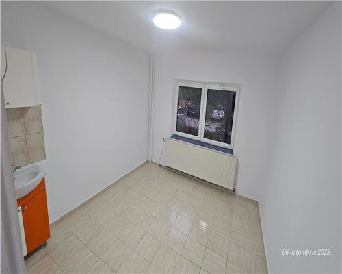 Inchiriere apartament 3 camere, transformat in spatiu comercial, Ploiesti, Mihai Bravu