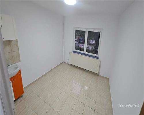 Inchiriere apartament 3 camere, transformat in spatiu comercial, Ploiesti, Mihai Bravu