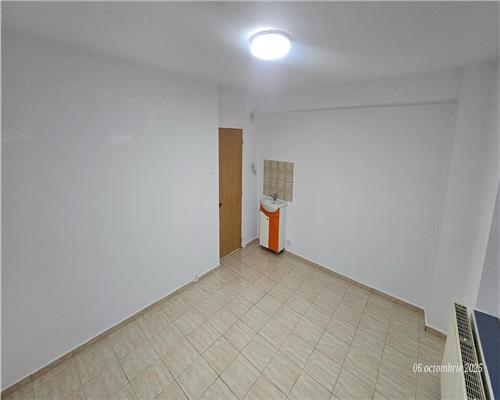 Inchiriere apartament 3 camere, transformat in spatiu comercial, Ploiesti, Mihai Bravu