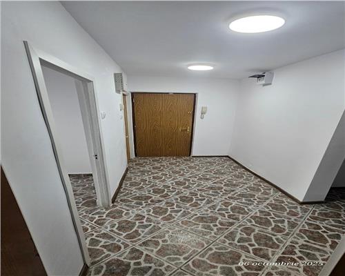 Inchiriere apartament 3 camere, transformat in spatiu comercial, Ploiesti, Mihai Bravu
