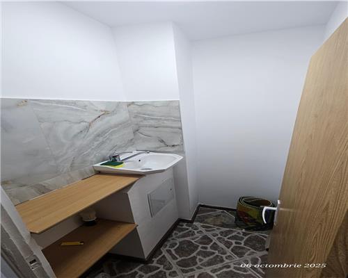 Inchiriere apartament 3 camere, transformat in spatiu comercial, Ploiesti, Mihai Bravu