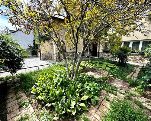 Vanzare casa 6 camere, in Ploiesti, zona centrala