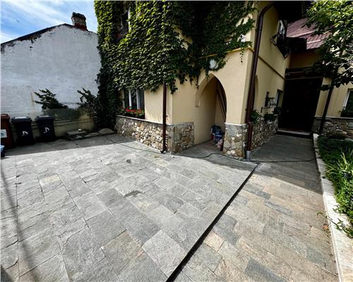 Vanzare casa 6 camere, in Ploiesti, zona centrala