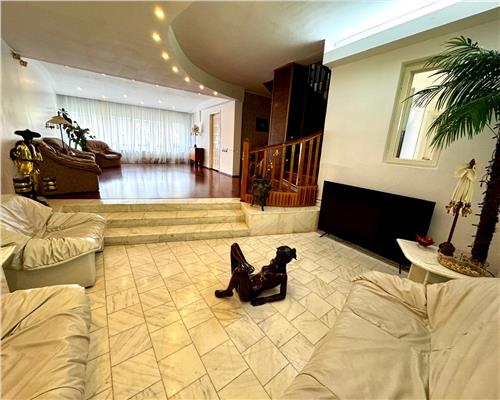 Vanzare casa 6 camere, in Ploiesti, zona centrala