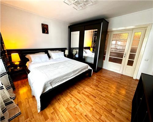 Vanzare casa 6 camere, in Ploiesti, zona centrala