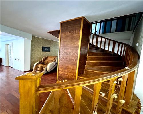 Vanzare casa 6 camere, in Ploiesti, zona centrala