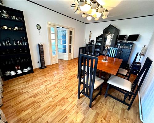 Vanzare casa 6 camere, in Ploiesti, zona centrala