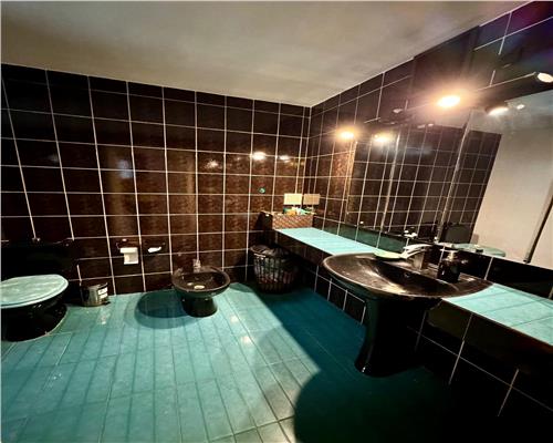 Vanzare casa 6 camere, in Ploiesti, zona centrala
