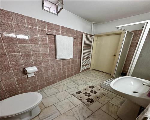 Vanzare casa 6 camere, in Ploiesti, zona centrala