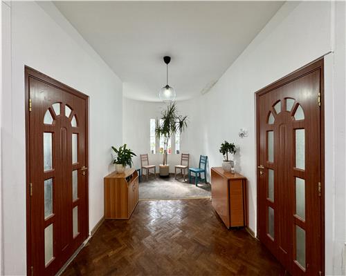 Casa S+P+1E, 11 camere, renovata 2023, situata ultracentral Ploiesti