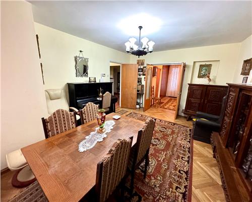 Vanzare apartament 4 camere, boxa si garaj propriu, in Ploiesti, zona Bd. Castanilor