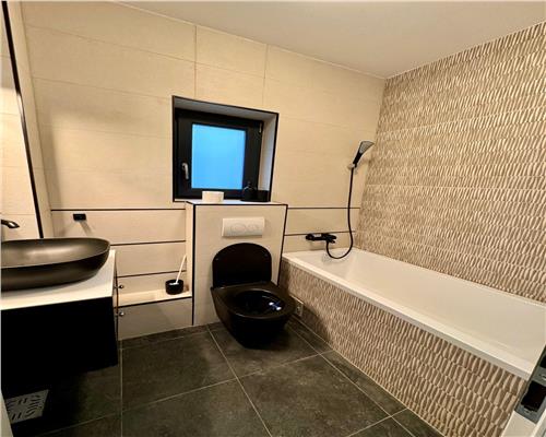 Inchiriere apartament 3 camere, curte proprie, In Ploiesti, zona Cantacuzino.