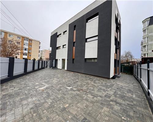 Inchiriere apartament 3 camere, curte proprie, In Ploiesti, zona Cantacuzino.