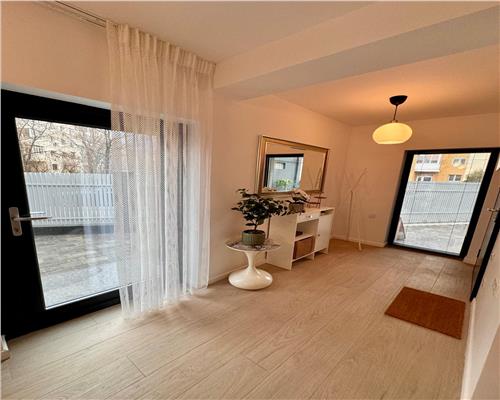 Inchiriere apartament 3 camere, curte proprie, In Ploiesti, zona Cantacuzino.