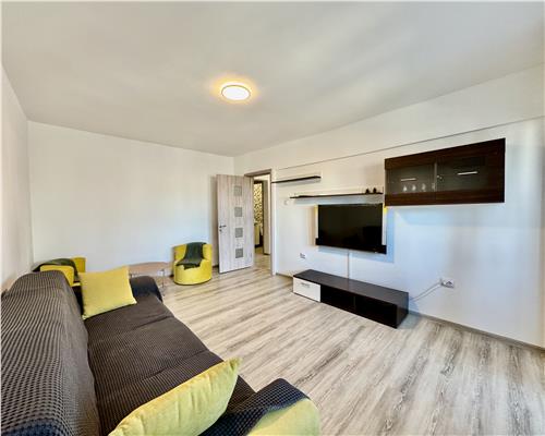 Apartament 3 camere, prima inchiriere, zona Democratiei Sud, Ploiesti.