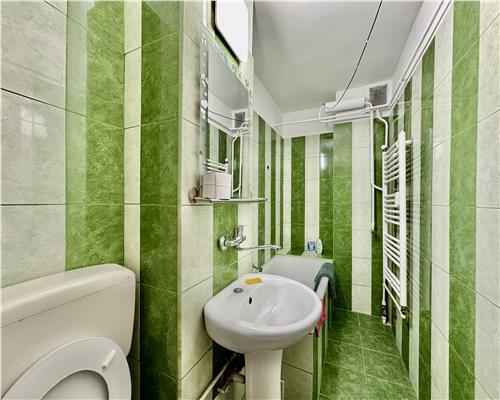 Apartament 3 camere, prima inchiriere, zona Democratiei Sud, Ploiesti.