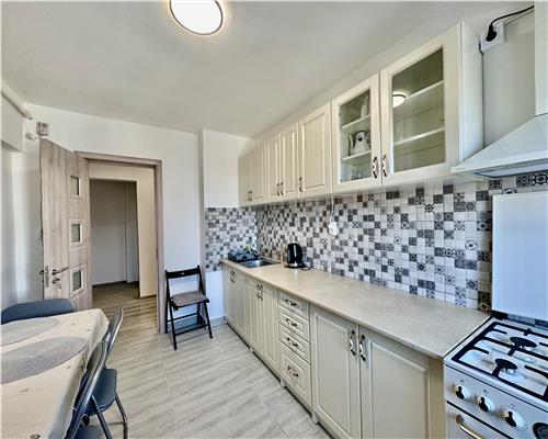 Apartament 3 camere, prima inchiriere, zona Democratiei Sud, Ploiesti.