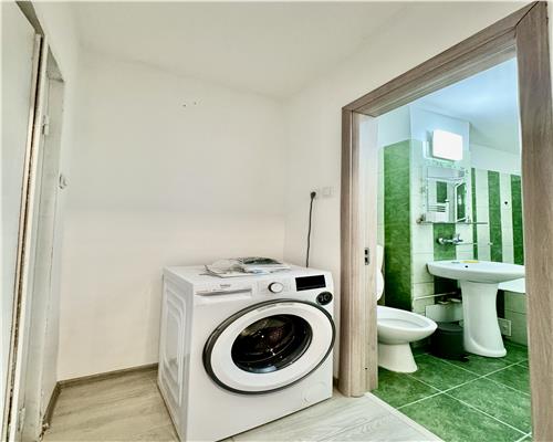 Apartament 3 camere, prima inchiriere, zona Democratiei Sud, Ploiesti.