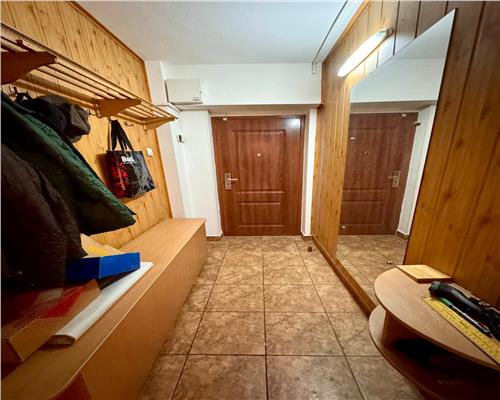 Vanzare apartament 4 camere, centrala proprie, Ploiesti, Piata Mihai Viteazul.