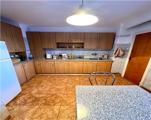 Vanzare apartament 4 camere, centrala proprie, Ploiesti, Piata Mihai Viteazul.