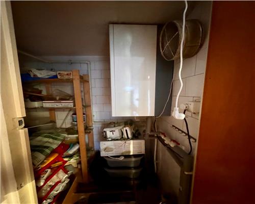 Vanzare apartament 4 camere, centrala proprie, Ploiesti, Piata Mihai Viteazul.