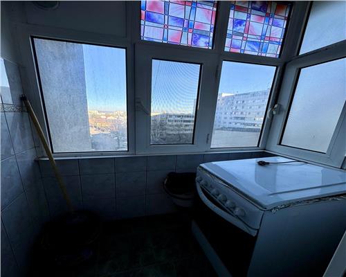Vanzare apartament 4 camere, centrala proprie, Ploiesti, Piata Mihai Viteazul.