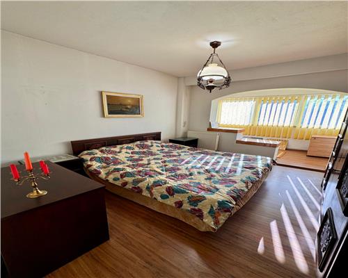 Vanzare apartament 4 camere, centrala proprie, Ploiesti, Piata Mihai Viteazul.