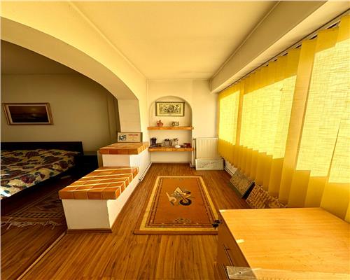 Vanzare apartament 4 camere, centrala proprie, Ploiesti, Piata Mihai Viteazul.